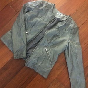 Throw on jacket and light weight!